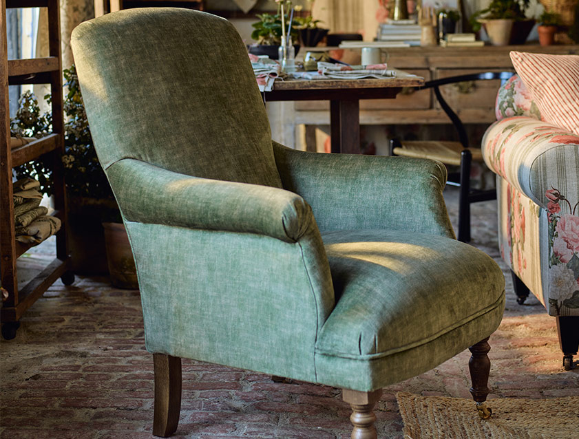 Snape Chair in Almost Plain Velvet Spring